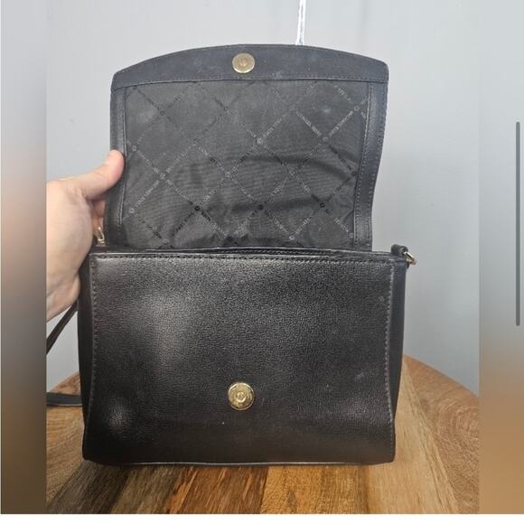 Michael Kors Elegant Black Crossbody Bag - Picture 5 of 10